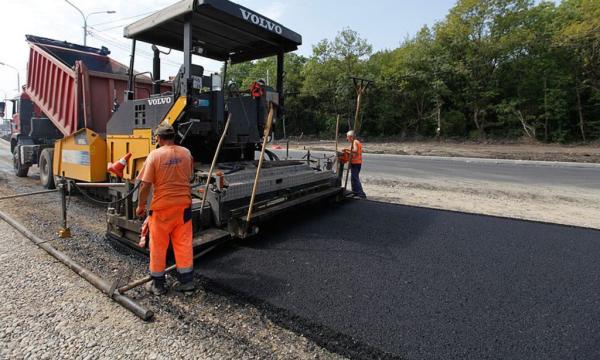 На Ставрополье новый асфальт уложили на трассе «Садовое – Круглолесское»